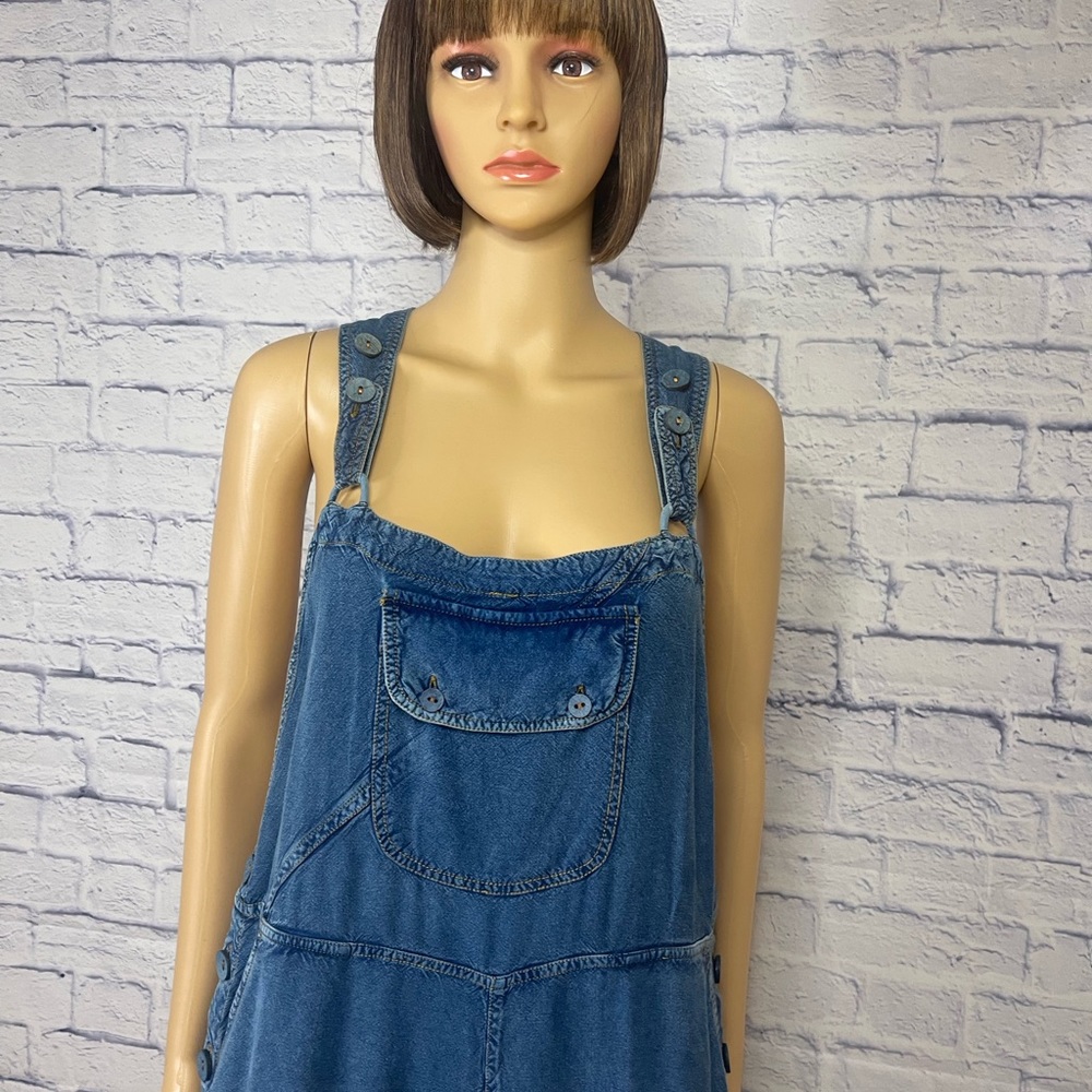 Stylish blue overalls